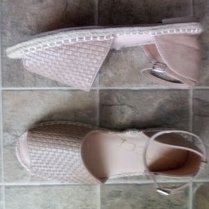Size 9 Cream Sandal